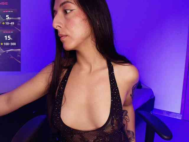 NicolWhitee webcam