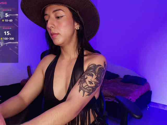 NicolWhitee webcam