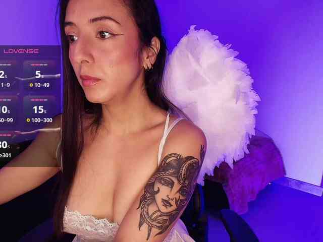 NicolWhitee webcam