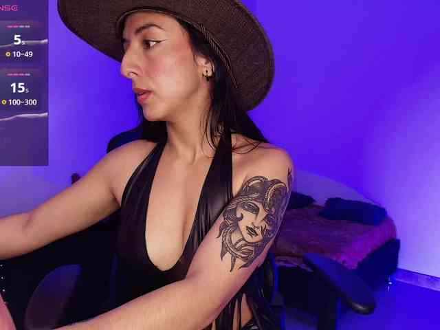 NicolWhitee webcam