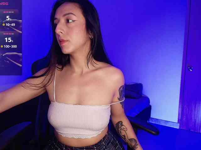 NicolWhitee webcam