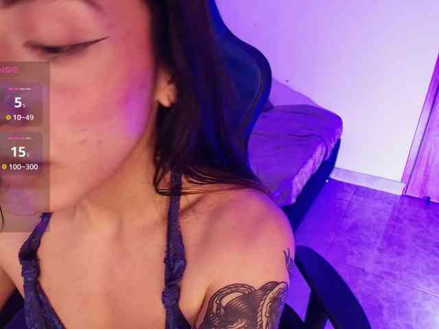NicolWhitee webcam