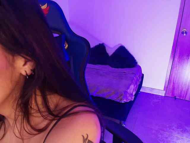 NicolWhitee Live Webcam on BongaCams
