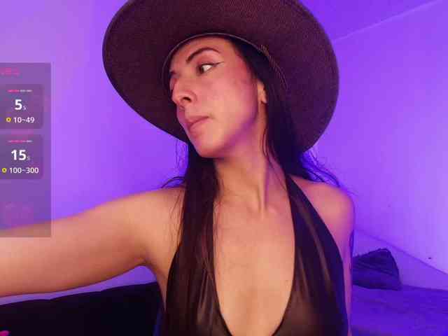 NicolWhitee webcam