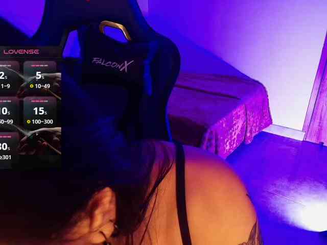 NicolWhitee webcam