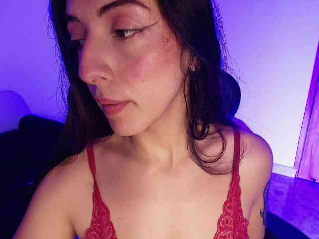 NicolWhitee webcam