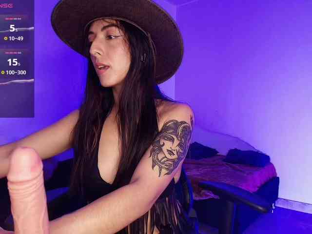 NicolWhitee webcam
