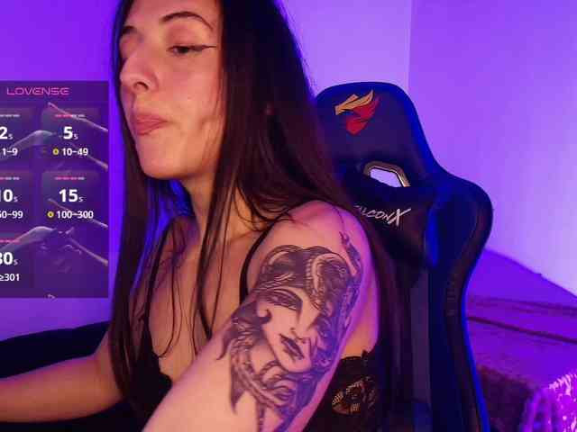 NicolWhitee webcam