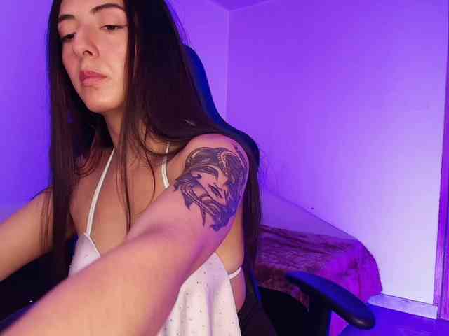 NicolWhitee webcam