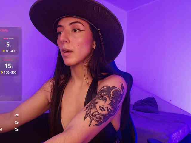 NicolWhitee webcam