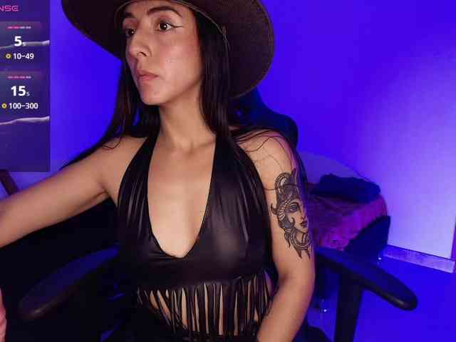 NicolWhitee webcam