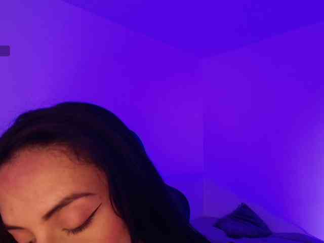 NicolWhitee webcam