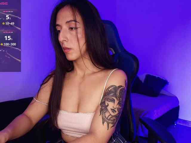 NicolWhitee webcam