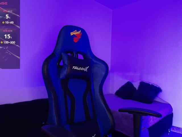 NicolWhitee webcam