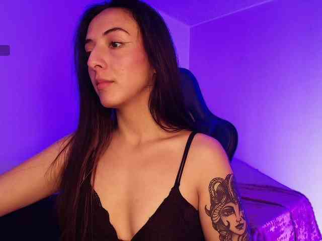 NicolWhitee webcam