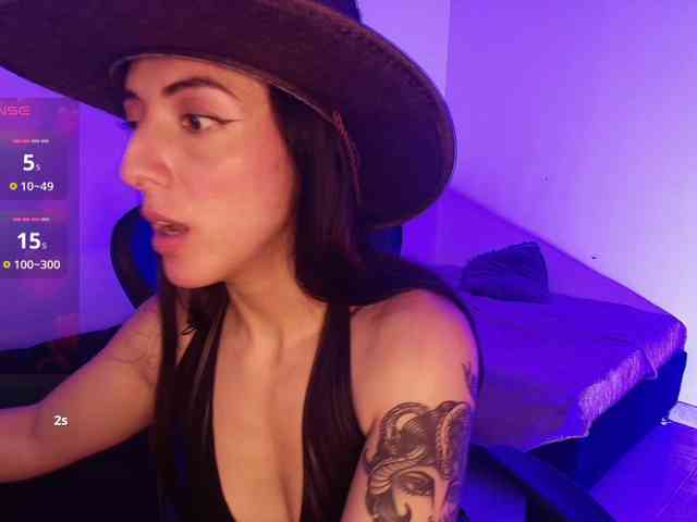 NicolWhitee webcam