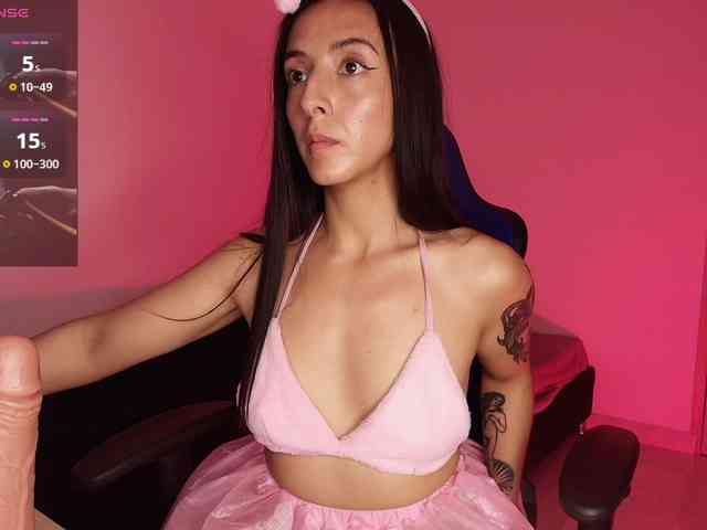 NicolWhitee webcam