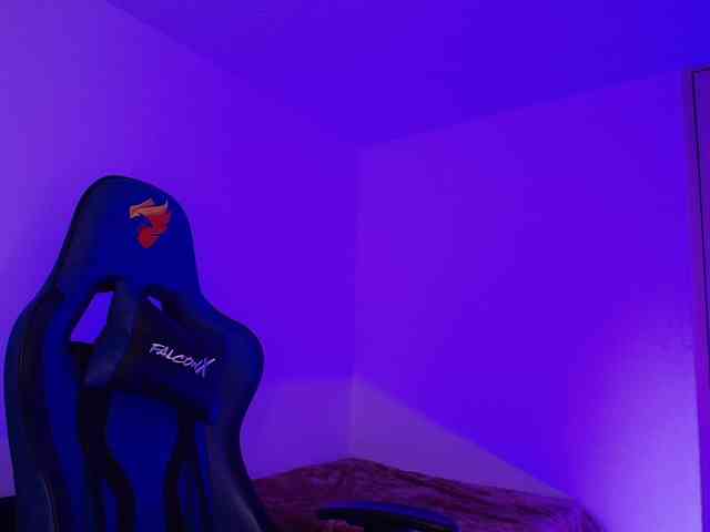 NicolWhitee webcam