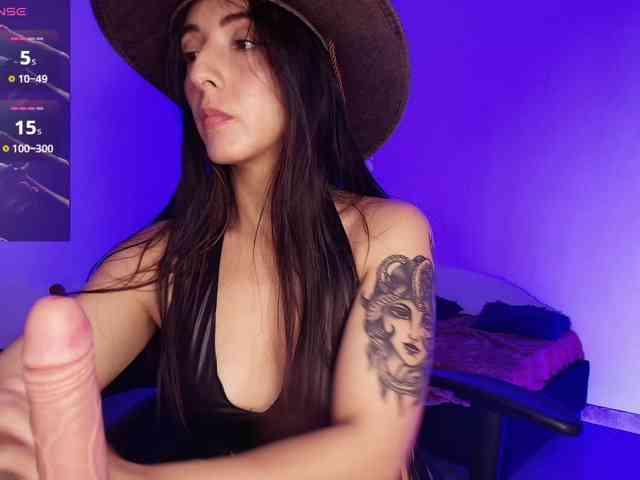 NicolWhitee webcam