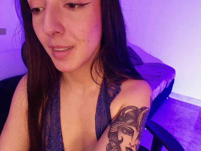 NicolWhitee webcam