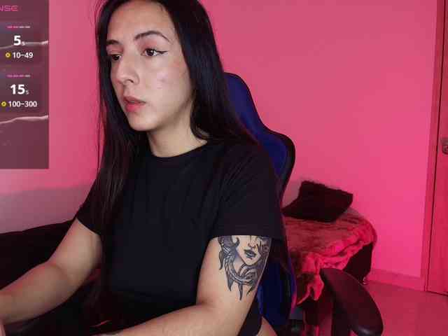 NicolWhitee webcam
