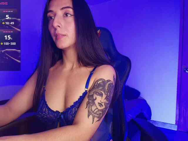 NicolWhitee webcam