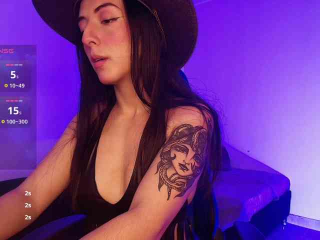 NicolWhitee webcam