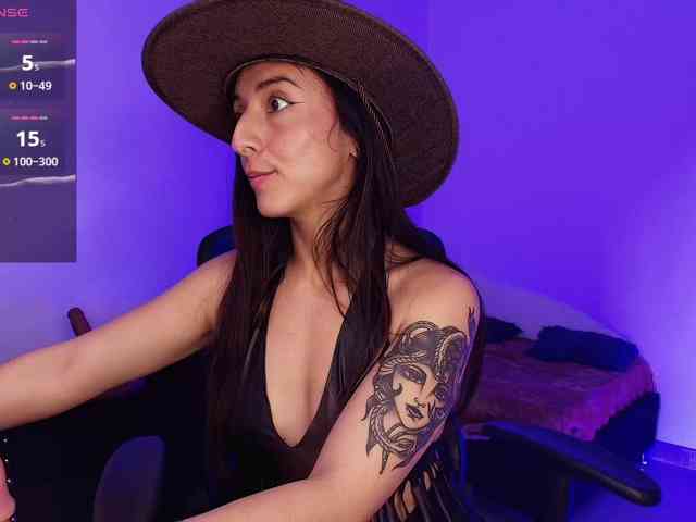 NicolWhitee webcam