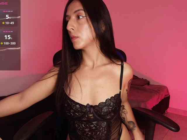 NicolWhitee webcam