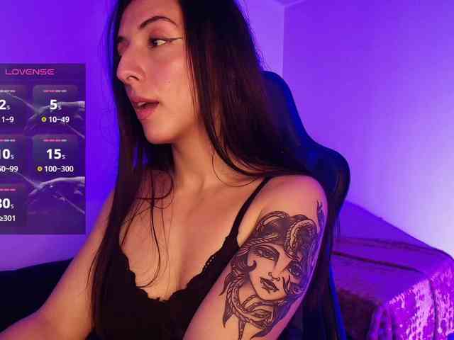 NicolWhitee webcam