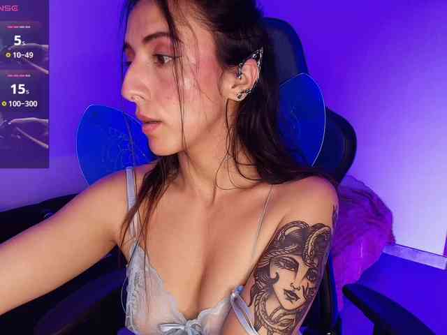 NicolWhitee webcam