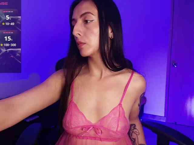 NicolWhitee webcam