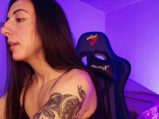 NicolWhitee webcam