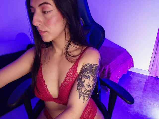 NicolWhitee webcam