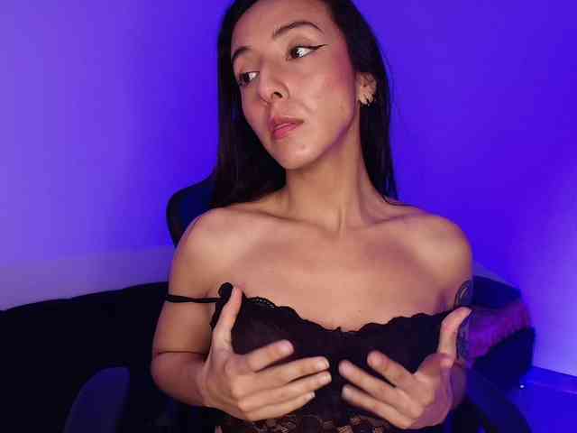 NicolWhitee webcam