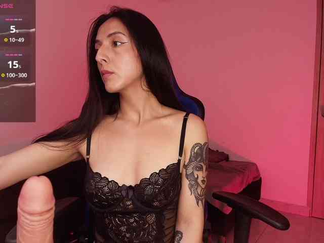 NicolWhitee webcam