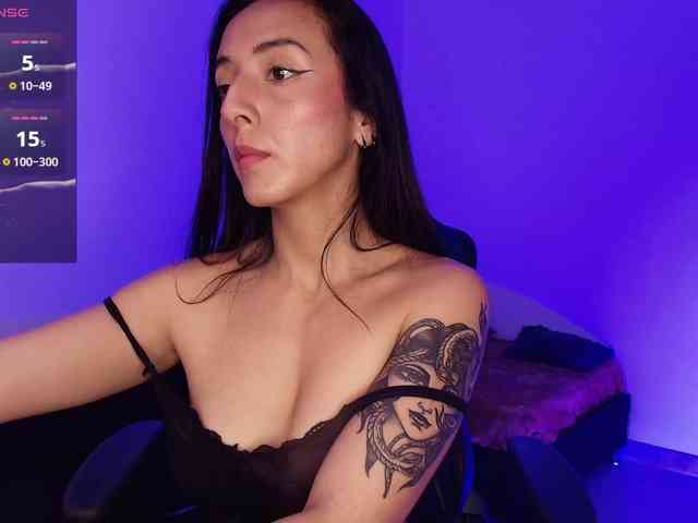 NicolWhitee webcam