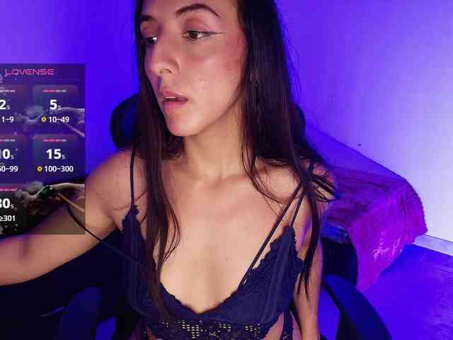 NicolWhitee webcam
