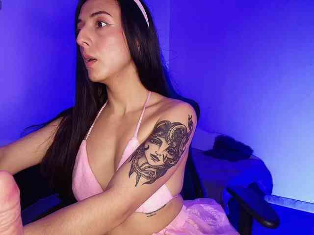 NicolWhitee webcam