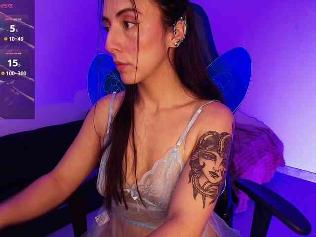 NicolWhitee webcam