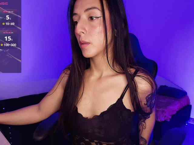 NicolWhitee webcam