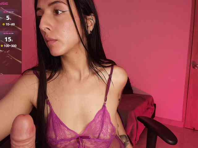 NicolWhitee webcam