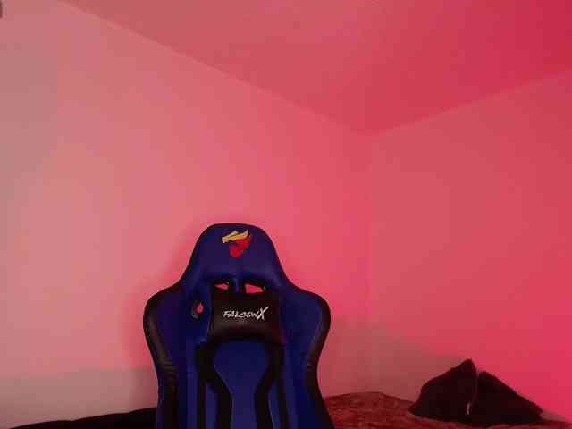 NicolWhitee webcam