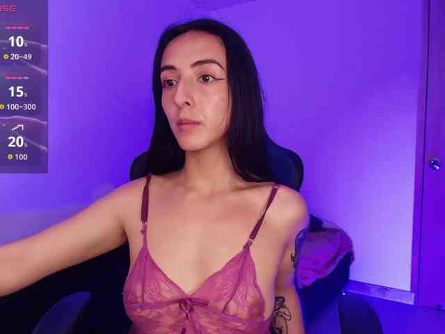 NicolWhitee webcam