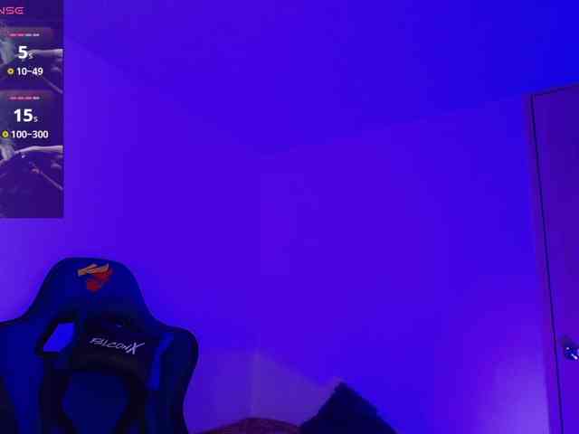 NicolWhitee webcam