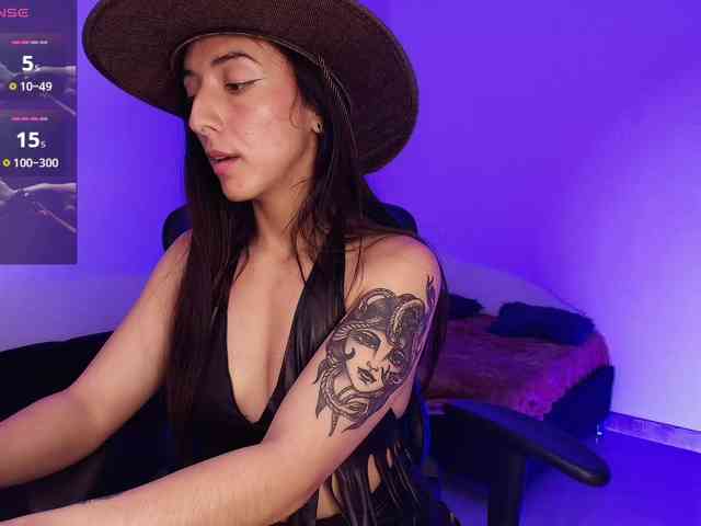 NicolWhitee webcam