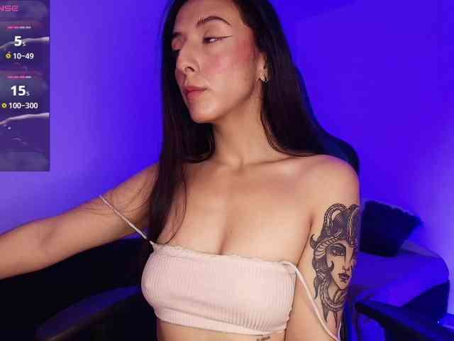 NicolWhitee webcam