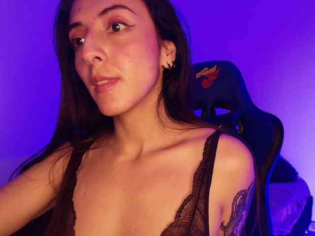 NicolWhitee webcam