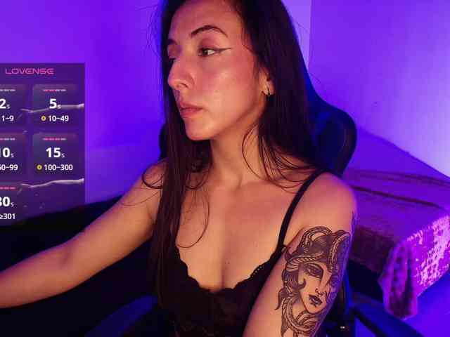 NicolWhitee webcam