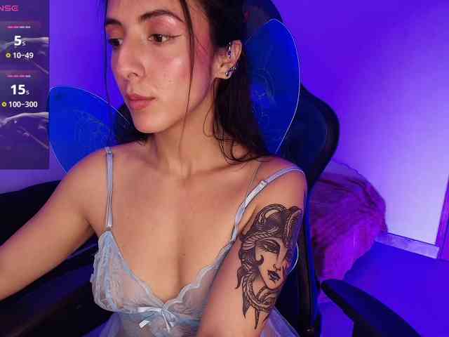 NicolWhitee webcam